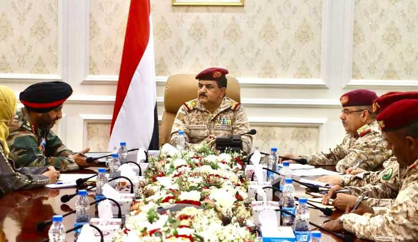 وزير الدفاع خلال اللقاء