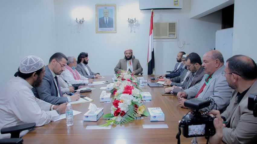 وزير الأوقاف خلال الاجتماع