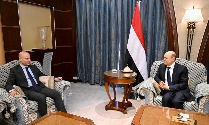 رئيس مجلس القيادة الرئاسي خلال اللقاء