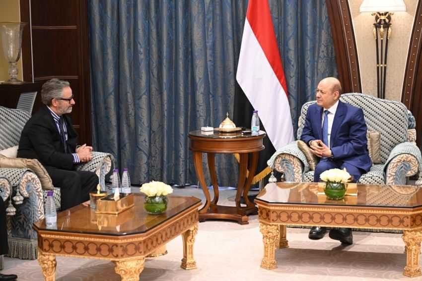 رئيس مجلس القيادة الرئاسي خلال اللقاء