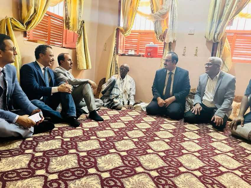 وزير الإعلام ومحافظ حضرموت خلال الزيارة