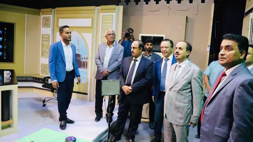 وزير الإعلام ومحافظ حضرموت خلال الزيارة