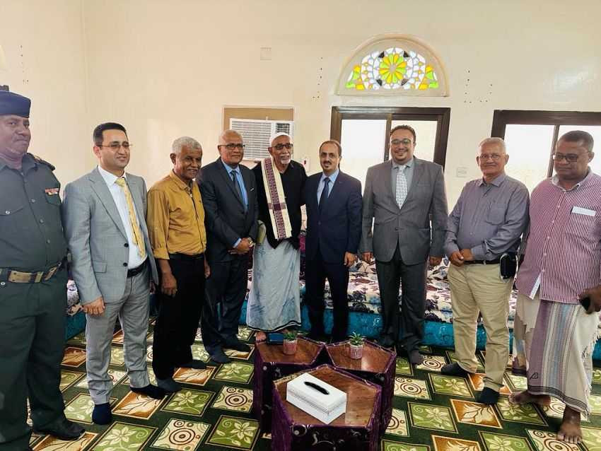 وزير الإعلام خلال الزيارة