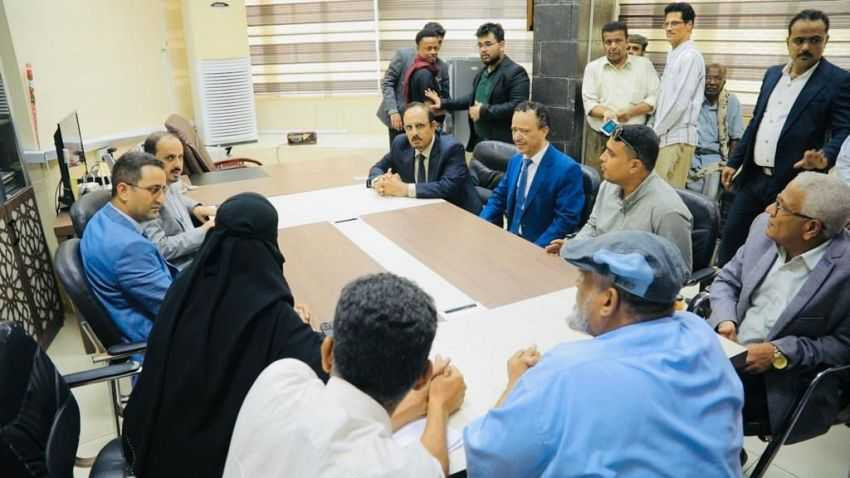 وزير الإعلام خلال الزيارة