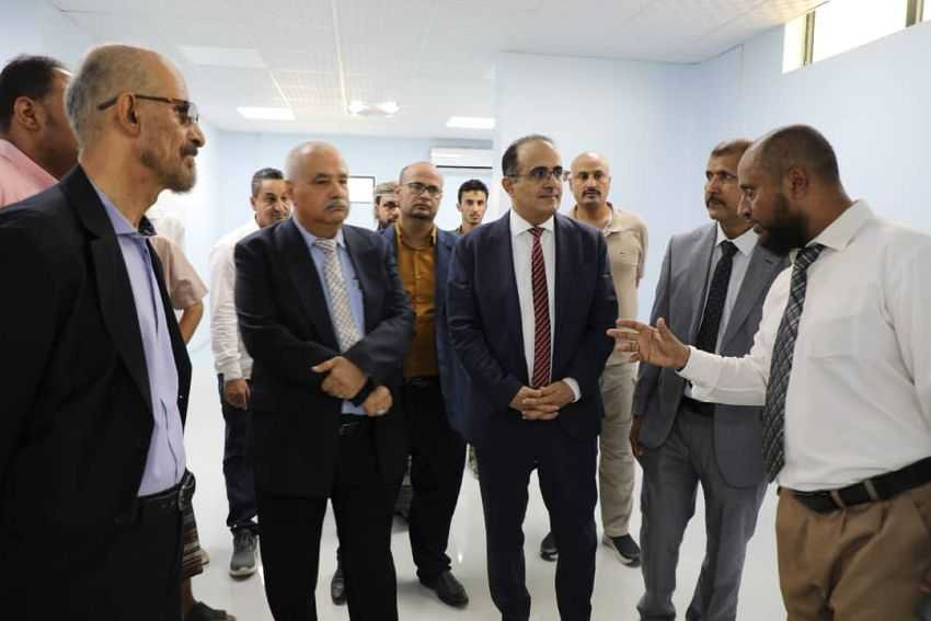 وزير الصحة خلال الزيارة