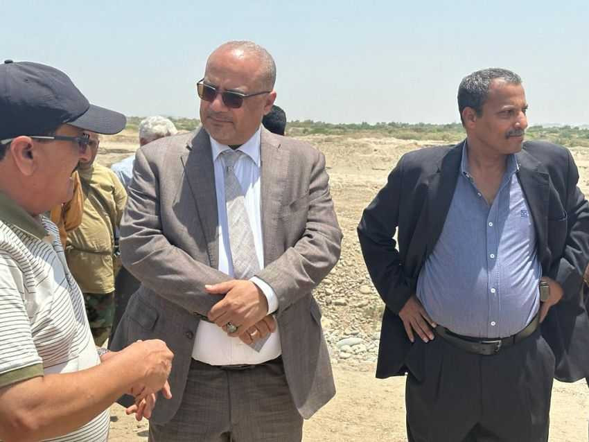 وزير التعليم العالي خلال الاطلاع