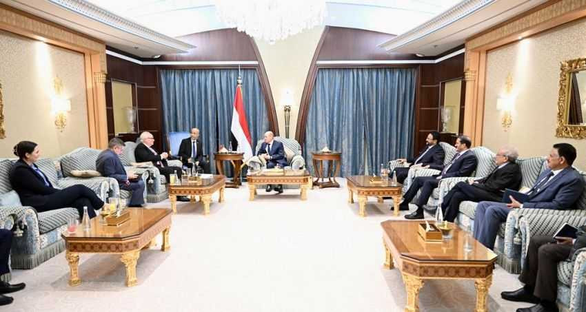 رئيس مجلس القيادة الرئاسي خلال اللقاء