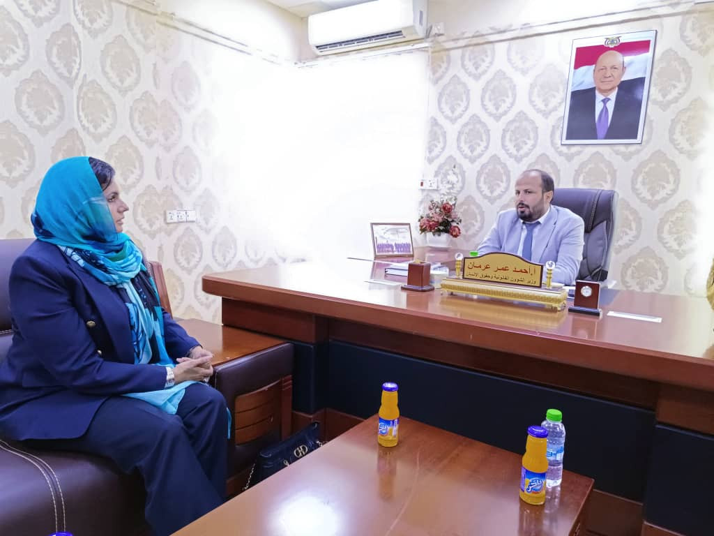 الوزير عرمان يبحث مع كبيرة مستشاري المبعوث الأممي جهود السلام في اليمن