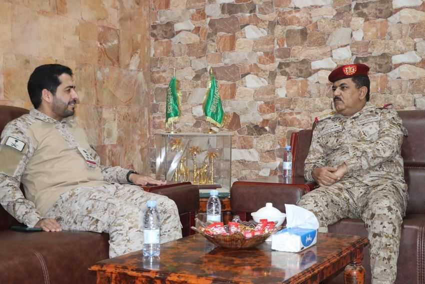وزير الدفاع خلال اللقاء