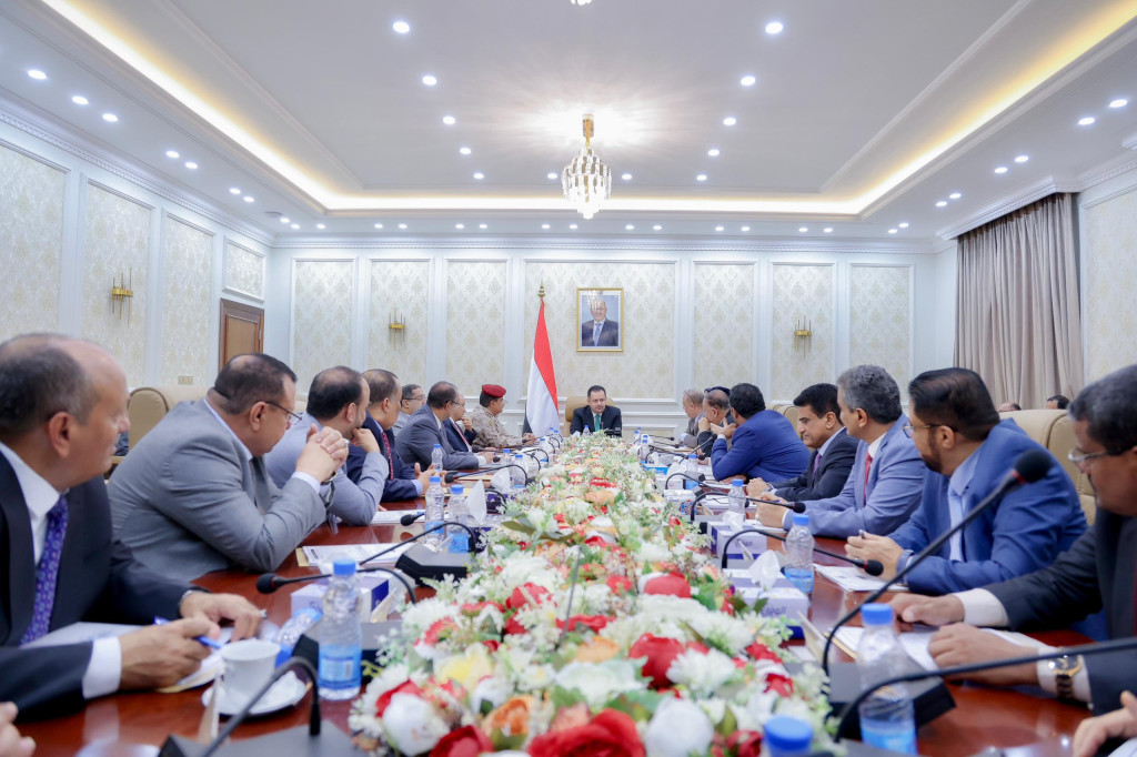 رئيس الوزراء يرأس في عدن اجتماعاً لمجلس الوزراء لبحث مجمل تطورات الأوضاع المحلية والخارجية