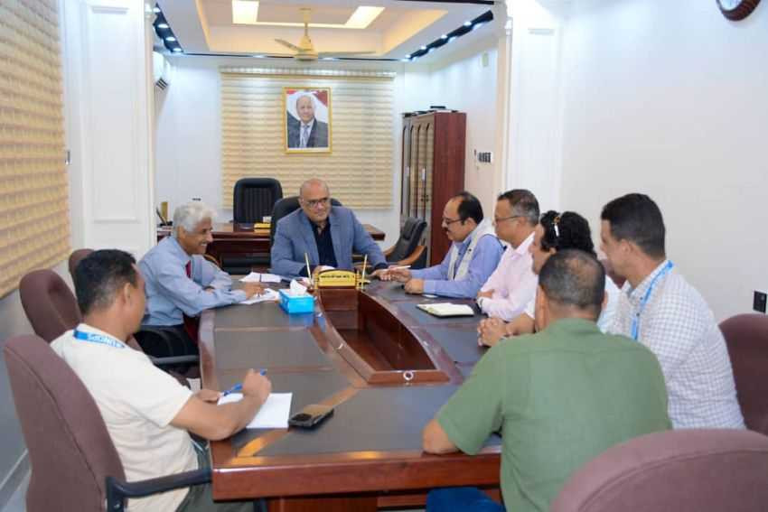 وزير التخطيط خلال اللقاء