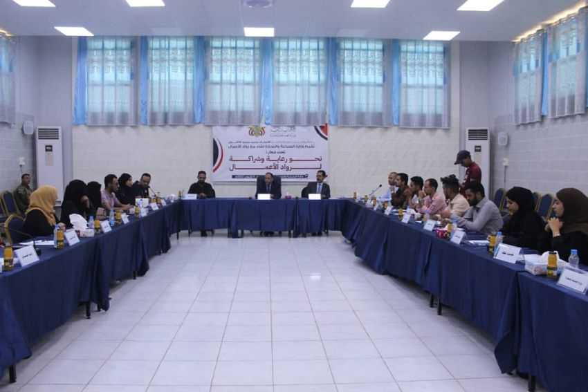 لقاء موسع لوزير الصناعة والتجارة مع رواد الأعمال ومنظمة سوبر نوفاي الفرنسية ومؤسسة مظلة
