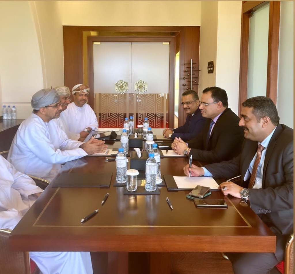 السقطري يبحث مع نظيره العماني التعاون بين البلدين في مجال الصادرات