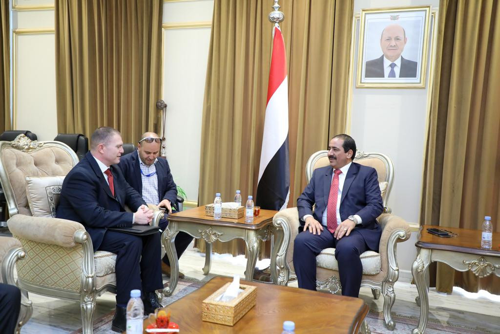 وزير الداخلية يبحث مع الملحقين القانوني والأمني بالسفارة الأمريكية التعاون بمجال مكافحة الإرهاب