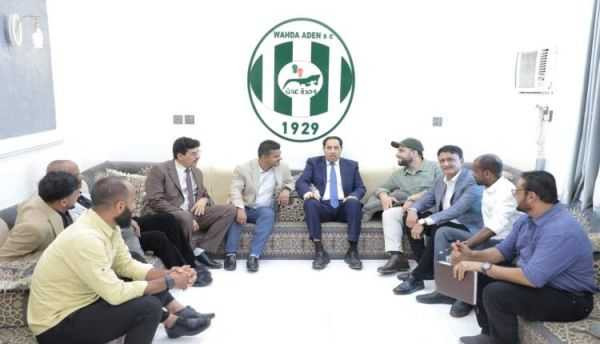 الوزير البكري خلال زيارته لمقر نادي وحدة عدن