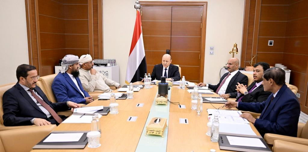 مجلس القيادة الرئاسي يناقش المستجدات الوطنية ومسار الإصلاحات الاقتصادية