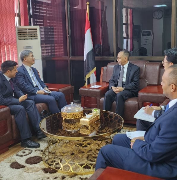 وزير الصناعة يبحث مع السفير الكوري تعزيز وتطوير العلاقات الاقتصادية والتجارية بين البلدين الصديقين