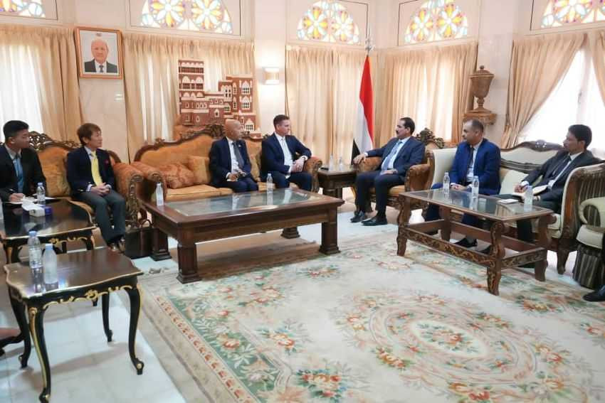 لقاء وزير الداخلية بالقائم بأعمال السفارة اليابانية