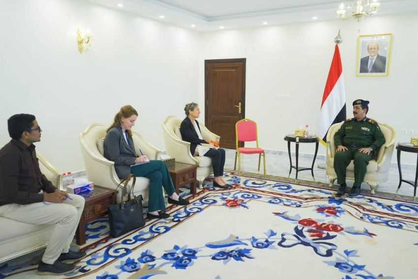 لقاء وزير الداخلية مع السفيرة الهولندية لدى بلادنا