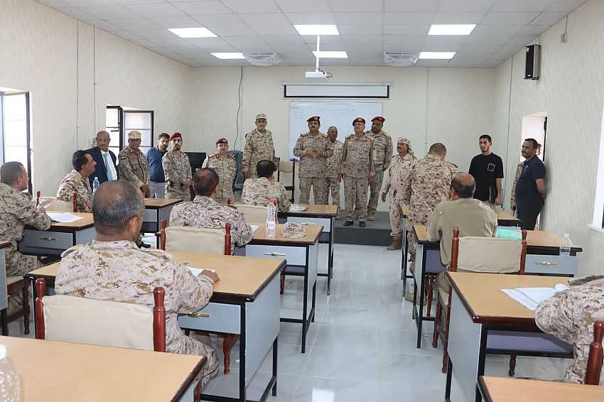 وزير الدفاع خلال الزيارة التفقدية