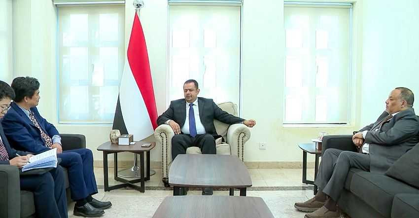 لقاء رئيس الوزراء بالقائم بأعمال السفارة الصينية لدى بلادنا