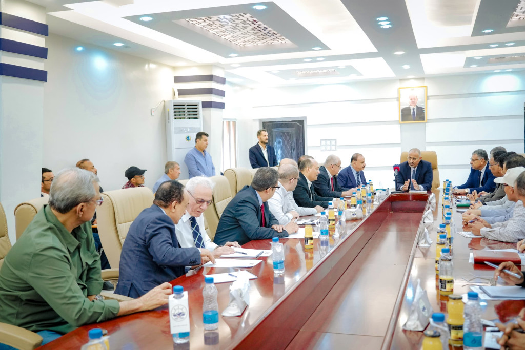اللواء الزبيدي يدشن نقل إجراءات تفتيش السفن التجارية من ميناء جدة إلى ميناء عدن