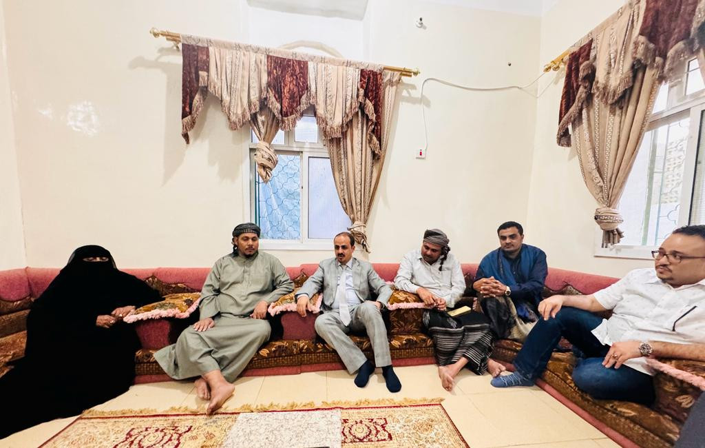 الإرياني والثقلي يزوران عدداً من الشخصيات الاجتماعية في مدينة حديبو