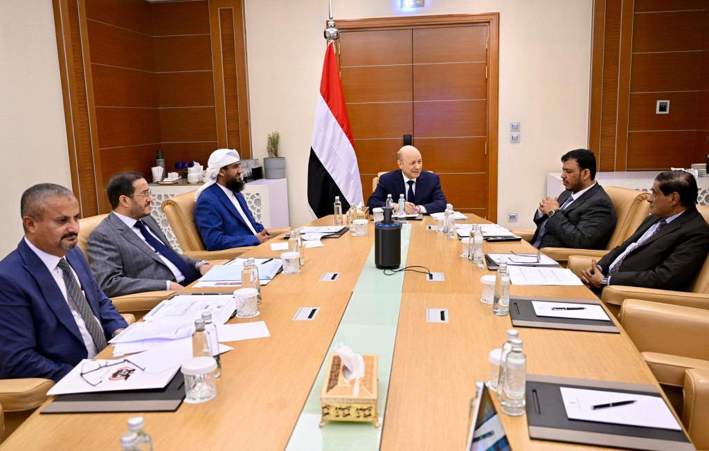 مجلس القيادة الرئاسي يواصل مناقشاته حول تطورات الأوضاع المحلية