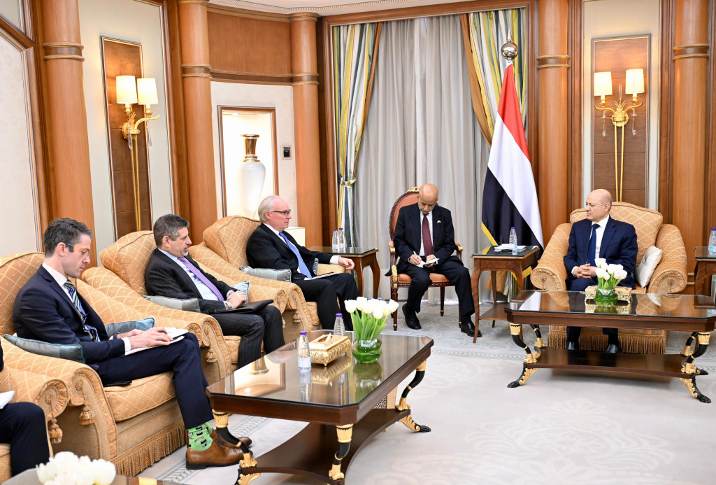 رئيس مجلس القيادة يستقبل مبعوث الولايات المتحدة الأميركية
