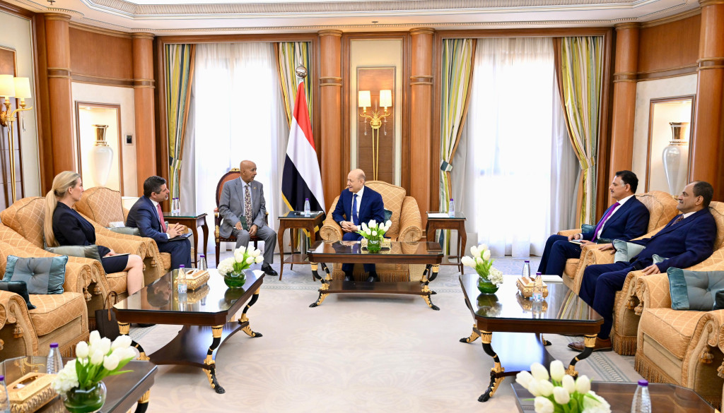رئيس مجلس القيادة يستقبل سفير الولايات المتحدة الأميركية