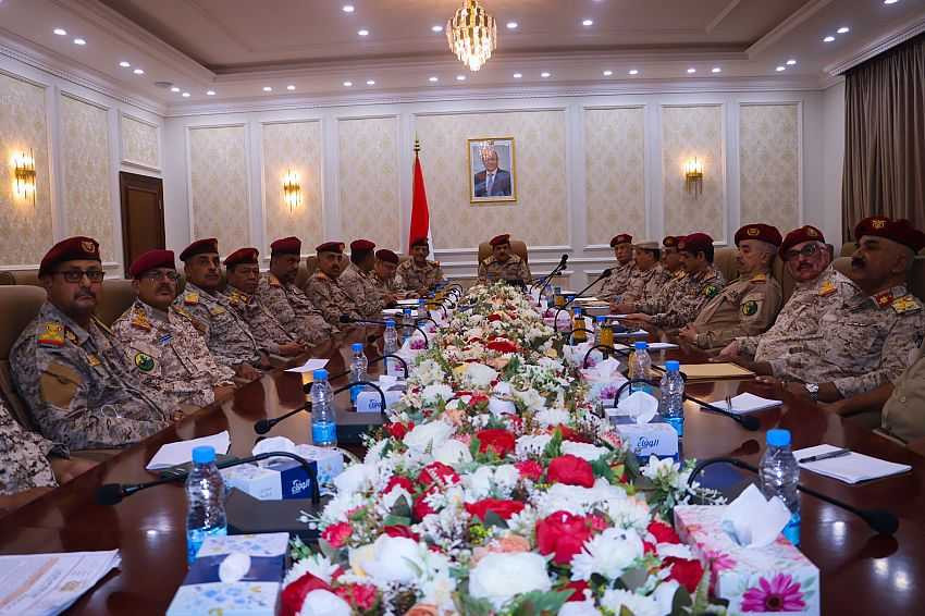 اجتماع وزير الدفاع لقيادة القوات المسلحة