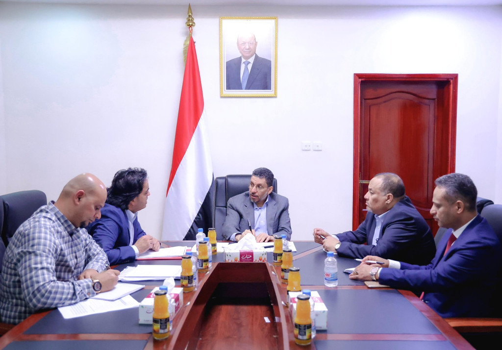 رئيس الوزراء يطلع على أوضاع الكهرباء في العاصمة المؤقتة عدن وبقية المحافظات