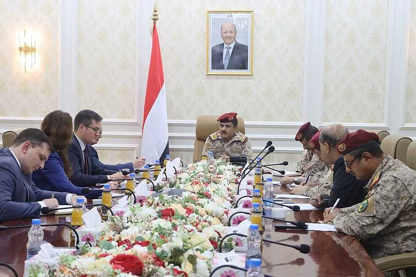 لقاء وزير الدفاع مع وفد الخارجية الروسية لبحث تطورات الأوضاع على الساحة اليمنية