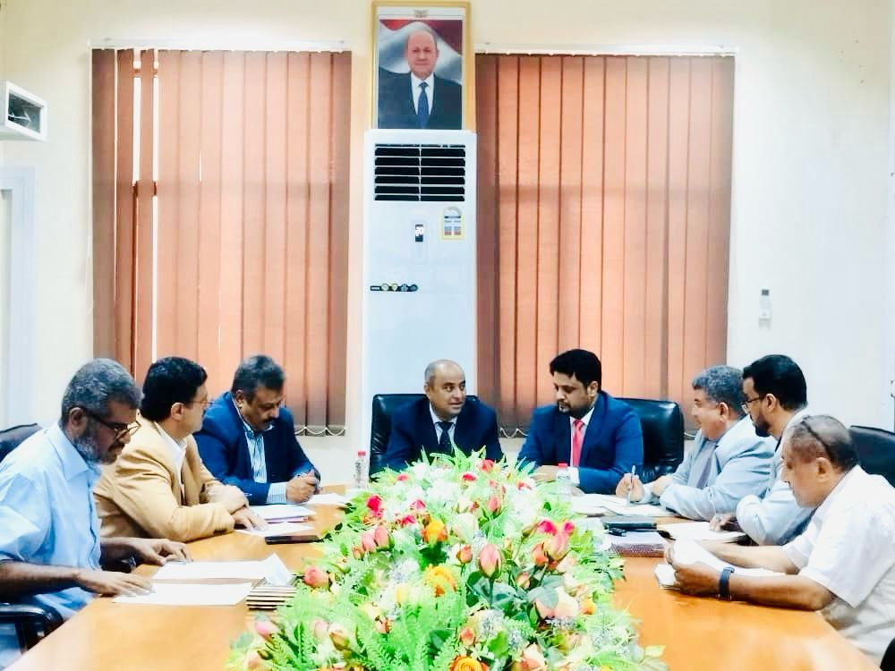 وزير المالية يناقش مع كلشات أوجه الدعم الحكومي لجامعة المهرة