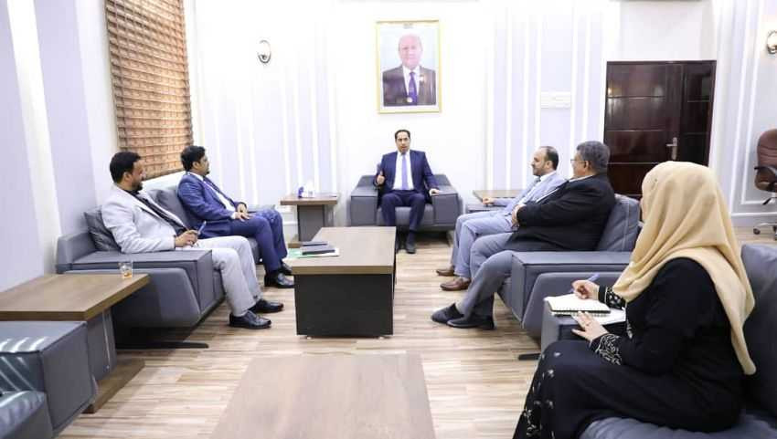 لقاء وزير الشباب والرياضة مع رئيس جامعة المهرة