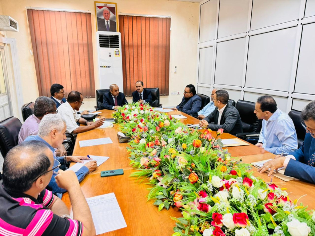 الإرياني وبن بريك يترأسان اجتماعاً موسعاً لقيادات الوزارتين بالعاصمة الموقتة عدن