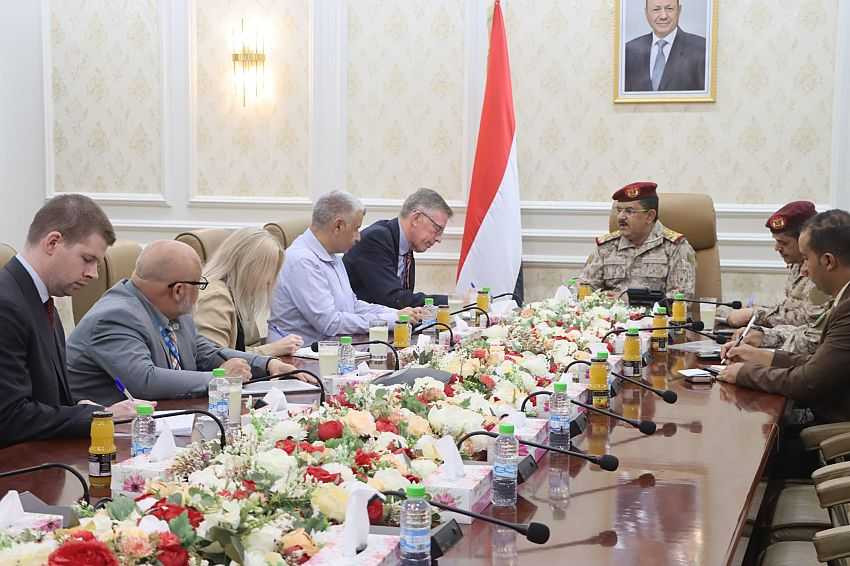 لقاء وزير الدفاع بالمستشار العسكري للمبعوث الأممي