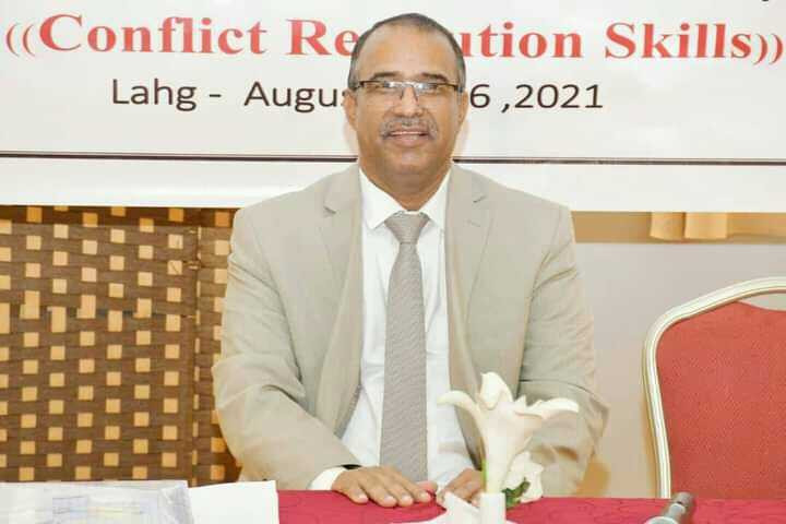 وزير الشؤون الإجتماعية والعمل