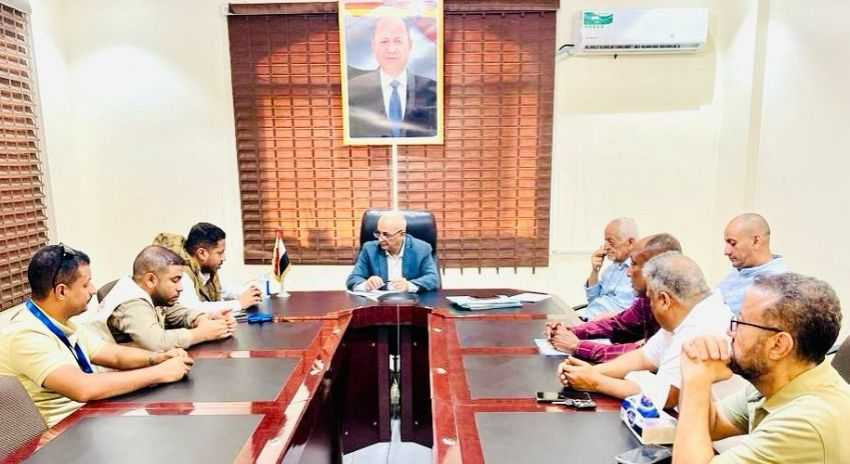 لقاء وزير المياه مع فريق منظمة منظمة كير العالمية