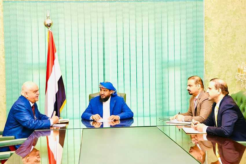 لقاء عضو مجلس القيادة المحرّمي بوزير الخدمة والتأمينات