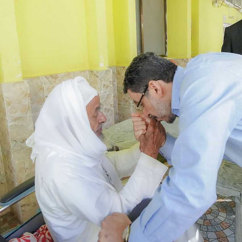 زيارة رئيس الوزراء لدار العجزة والمسنين