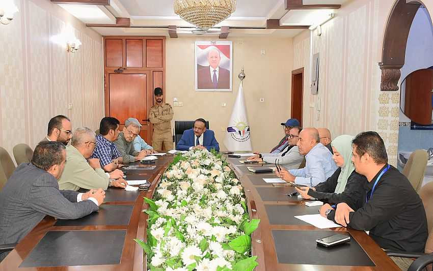 اجتماع وزير النقل بقيادات الهيئة العامة للطيران المدني