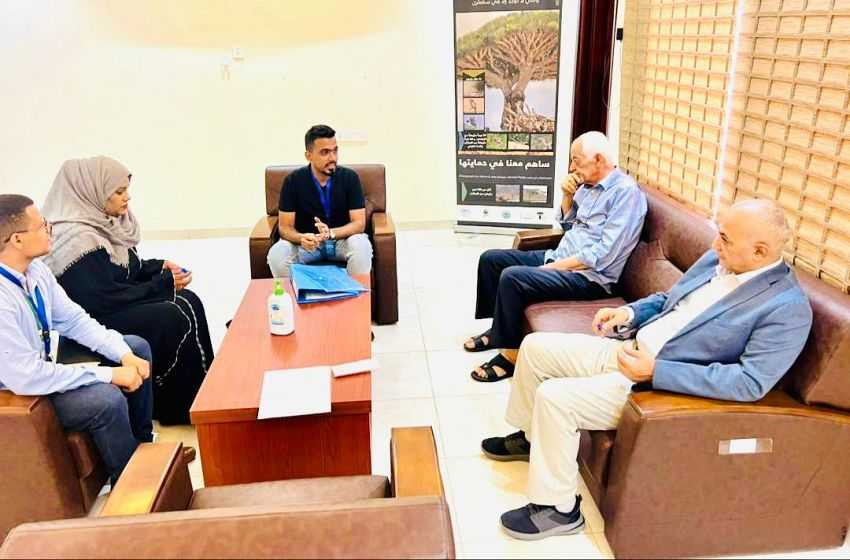 لقاء وزير المياه مع مسؤولة تطوير البرامج في منظمة سمرتيان بيرس