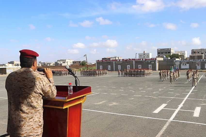 زياره تفقدية لوزير الدفاع إلى الكلية الحربية في العاصمة المؤقتة عدن
