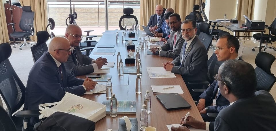 وزير التخطيط يبحث مع نائب رئيس البنك الإسلامي للتنمية تعزيز التعاون والشراكة