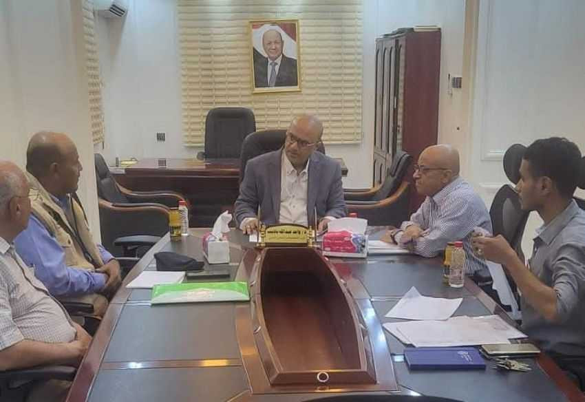 اجتماع وزير التخطيط مع مدير مشروع الأشغال العامة