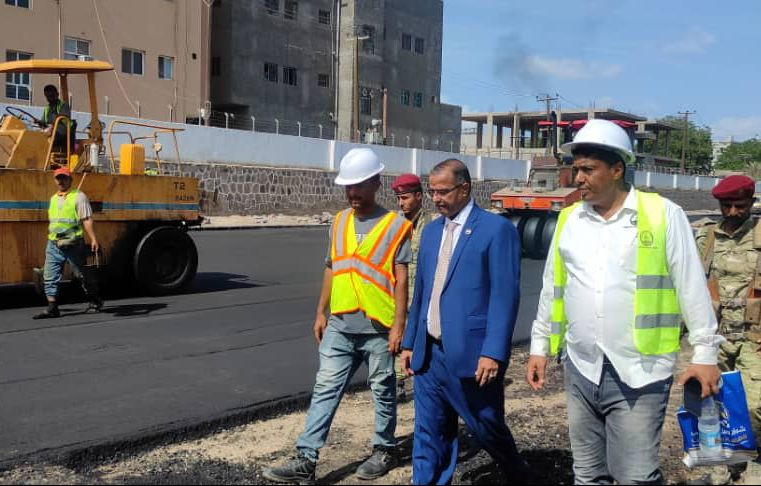 الزعوري يتفقد مشروع إعادة تأهيل شوارع ومداخل مستشفى المعاقين ومركز العلاج الطبيعي بعدن