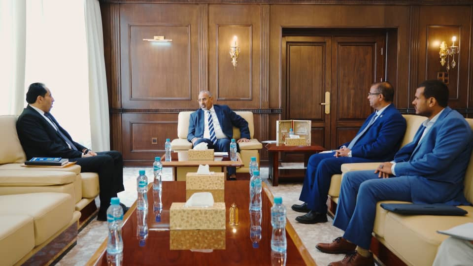 اللواء الزبيدي يؤكد على أهمية المخيمات الصيفية لخلق جيل متسلح بالوعي