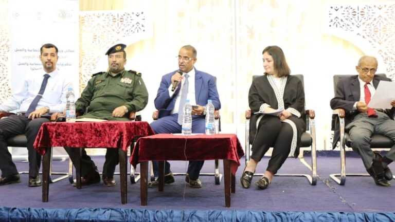 وزير الشؤون الإجتماعية والعمل