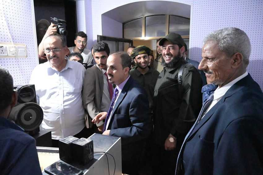 زيارة وزير الإعلام ومحافظ لحج لإذاعة لحج والمركز الثقافي وفرع الهيئة العامة للكتاب ومكتبة القمندان